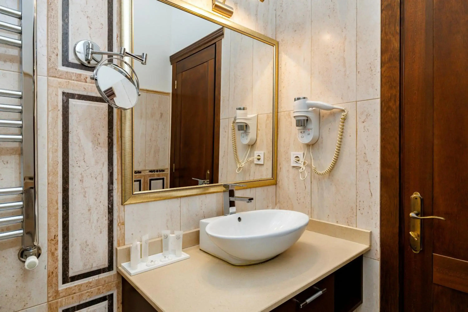 La Strada Boutique Villa