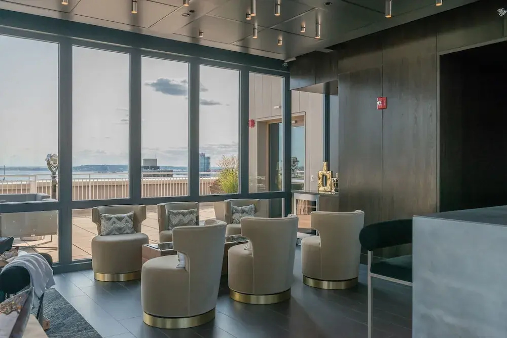 Skyline Luxury Home Suites at Newport II