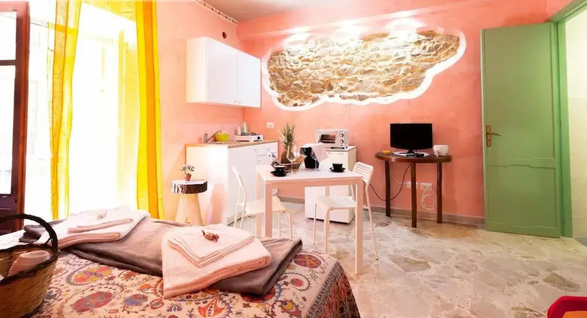Studio in Castelbuono with wonderful city view balcony and WiFi 13 km from the beach