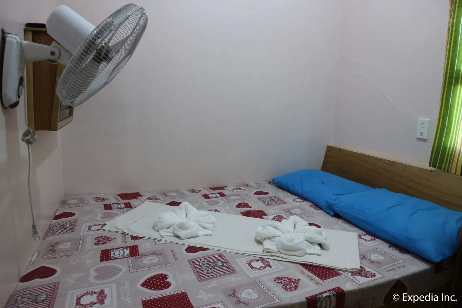 ZEN Rooms Basic White Knights Dumaguete