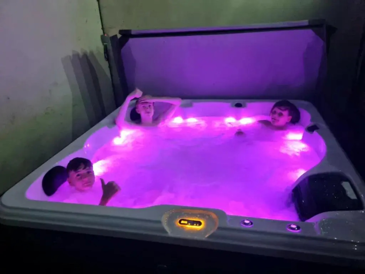 Exquisite 9 bed Villa hot tub, gym, cinema & more