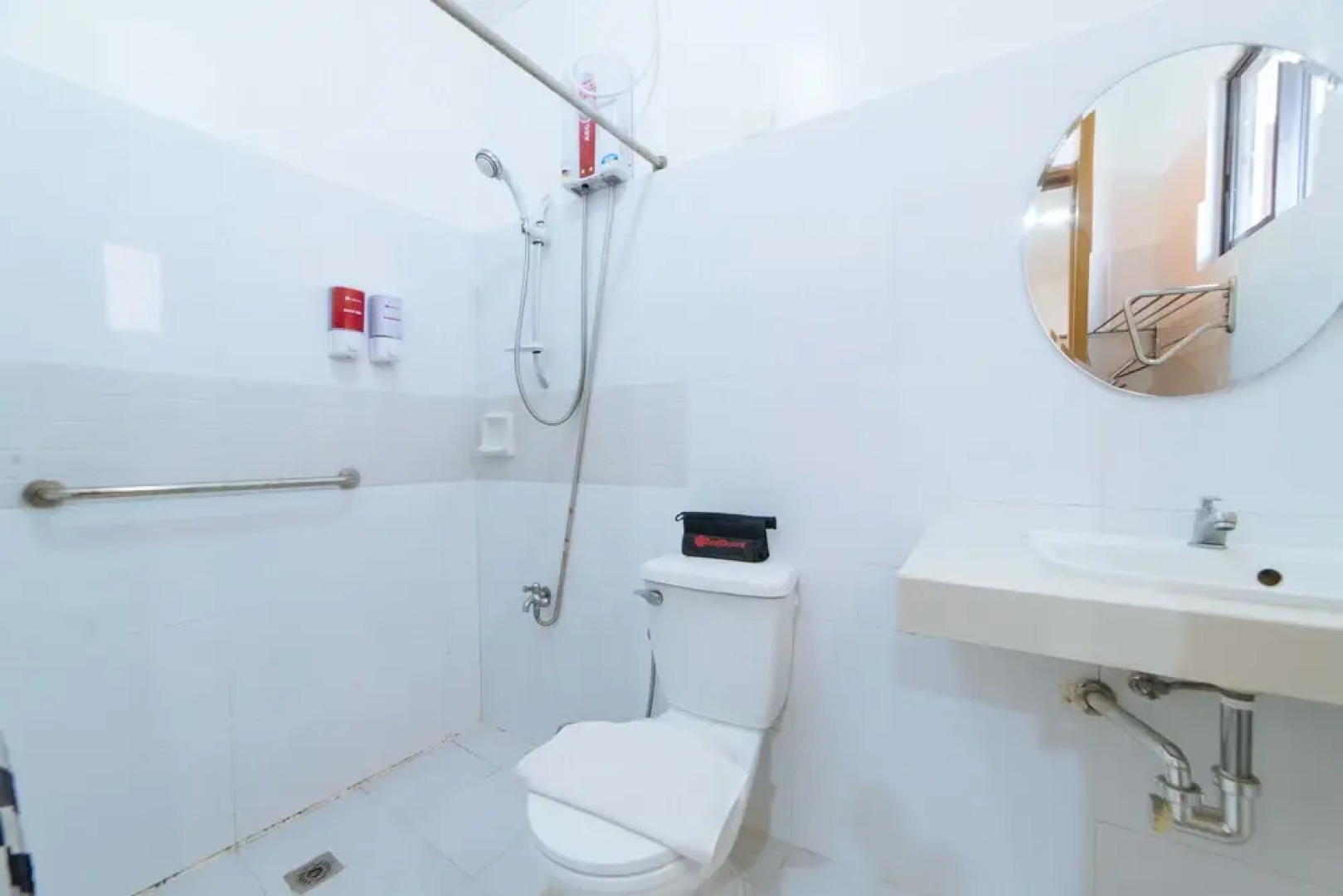 RedDoorz Plus @ San Roque Roxas City