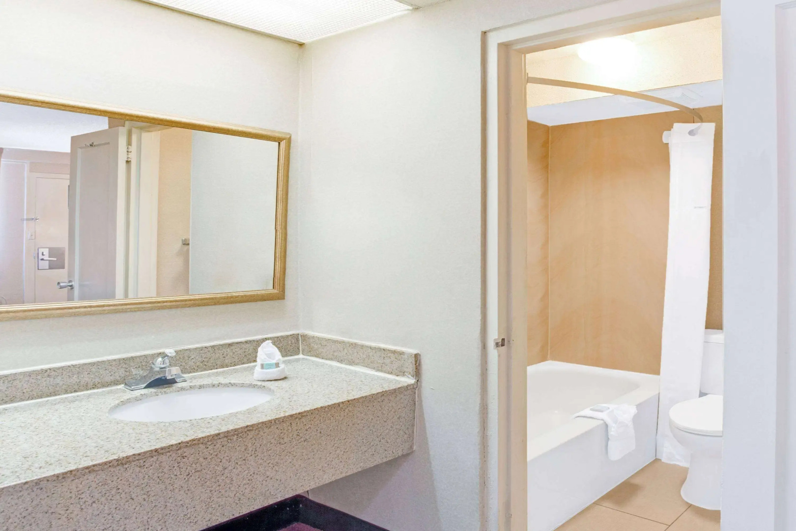 Travelodge by Wyndham Silver Spring