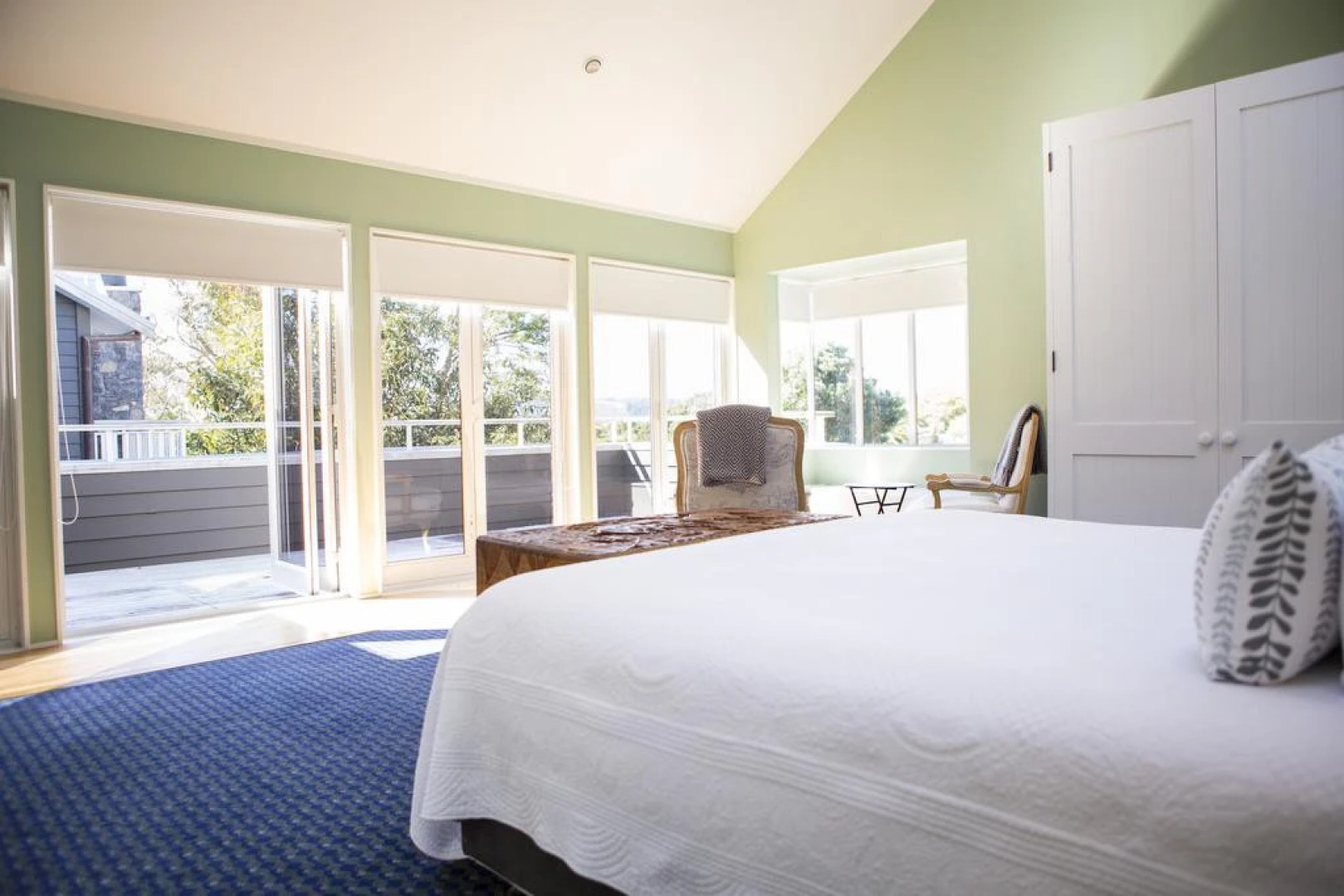 970 Lonely Bay Lodge