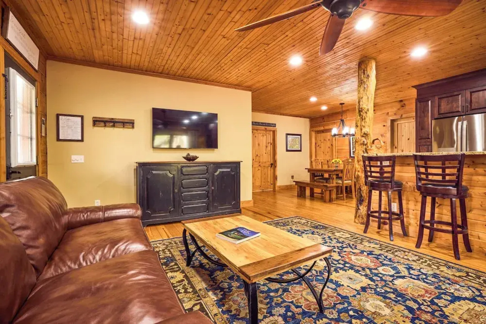 'peaceful Getaway' Penrose Cabin w/ Hot Tub & Pond