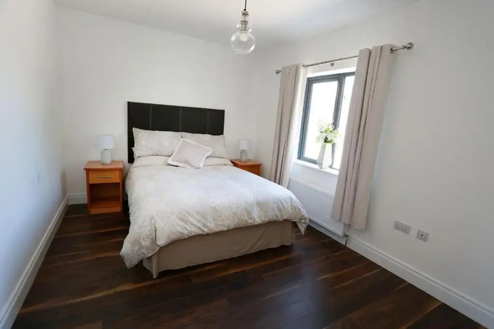 Luxury 6 Bedroom Spiddal Villa, Jacuzzi, Balcony