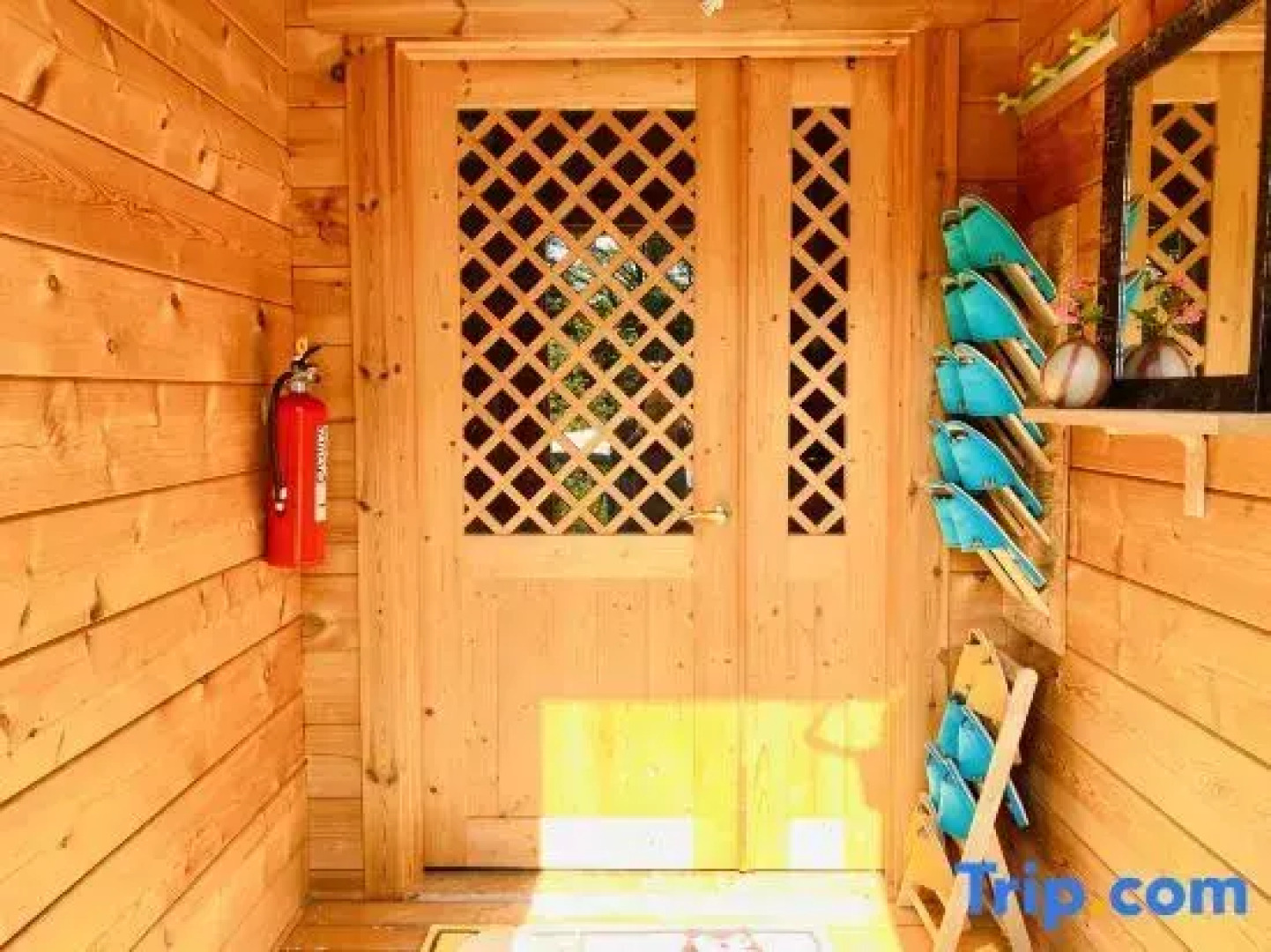 Tomy's Log House - Need Car