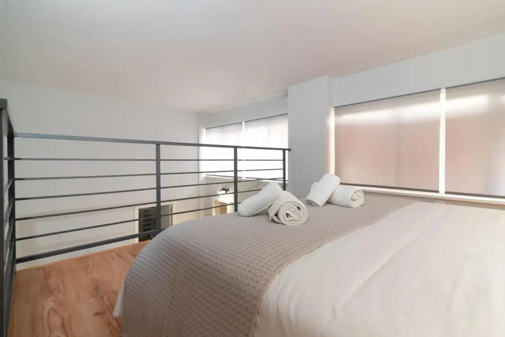 Spacious apartment-600m from the subway