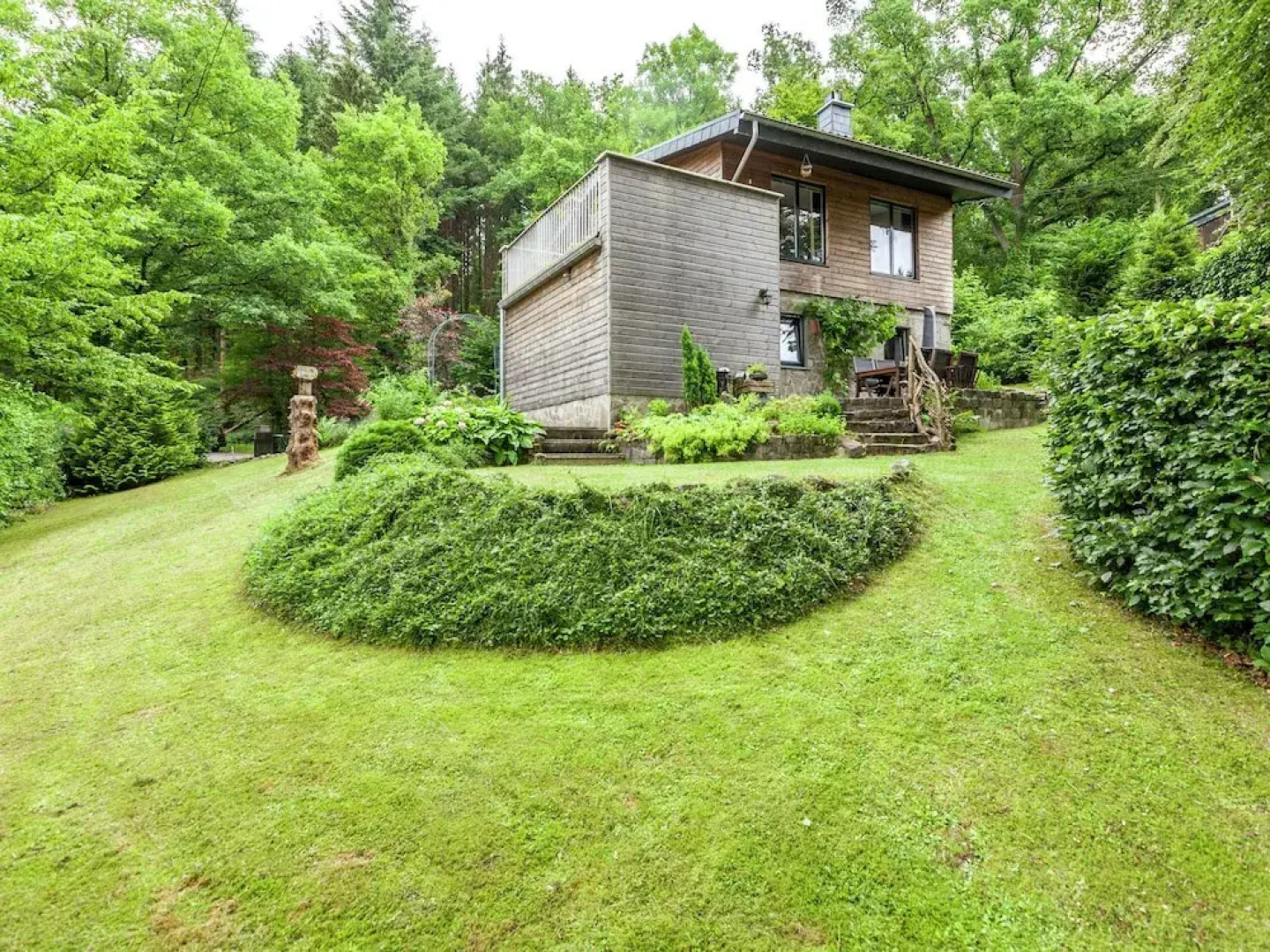 Spacious Chalet with Fenced Garden in Forest in Vieuxville