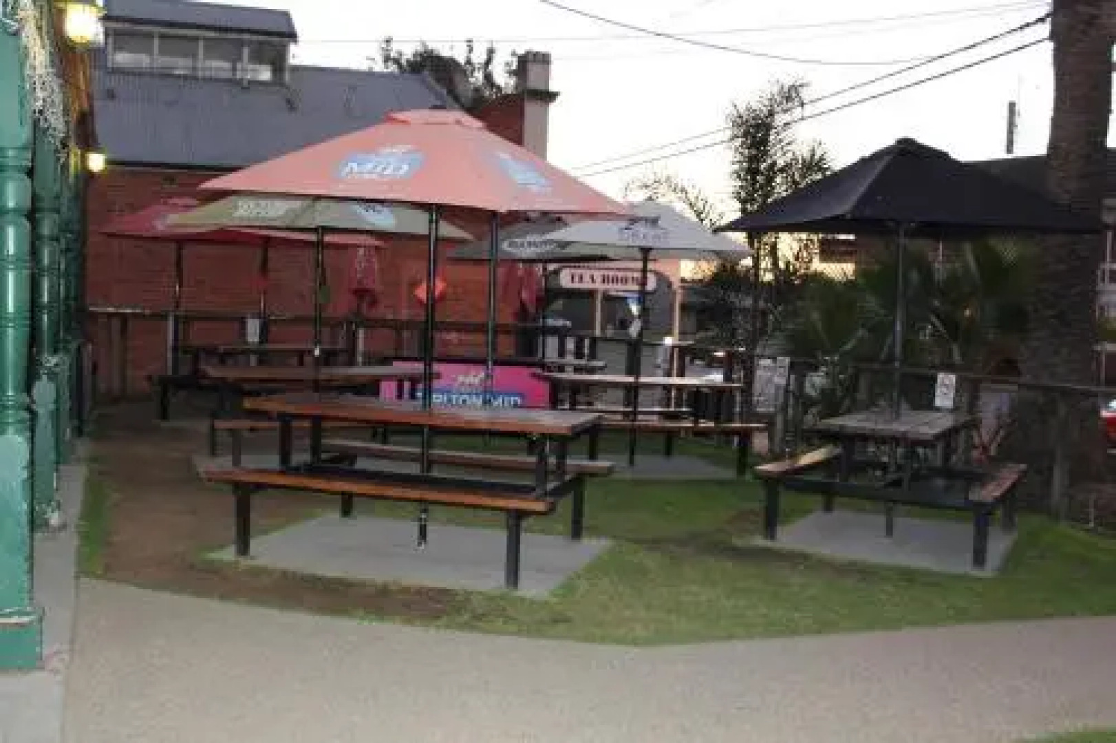 Tocumwal Hotel Motel ("The Palms")