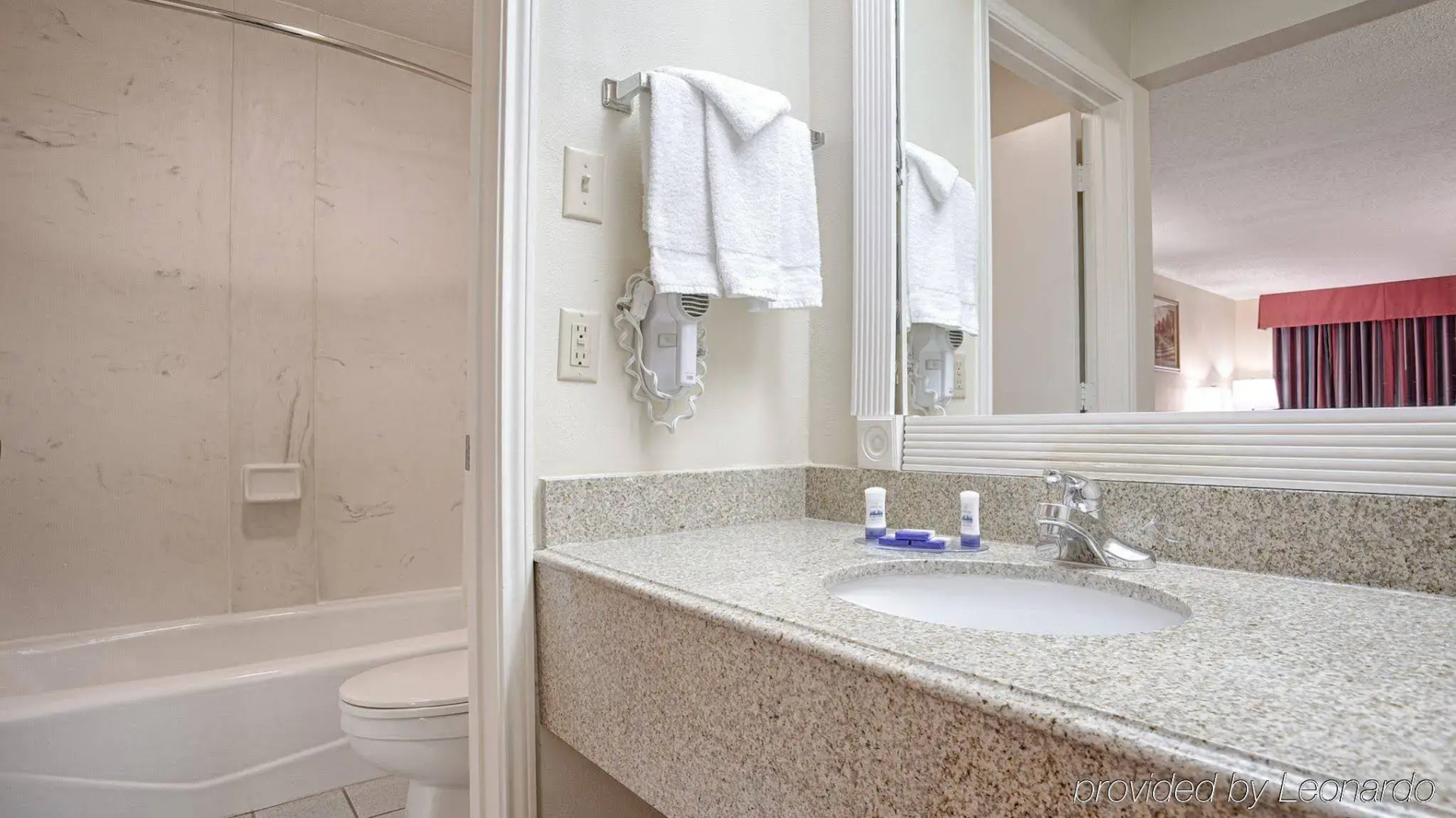 Quality Inn & Suites Garland - East Dallas