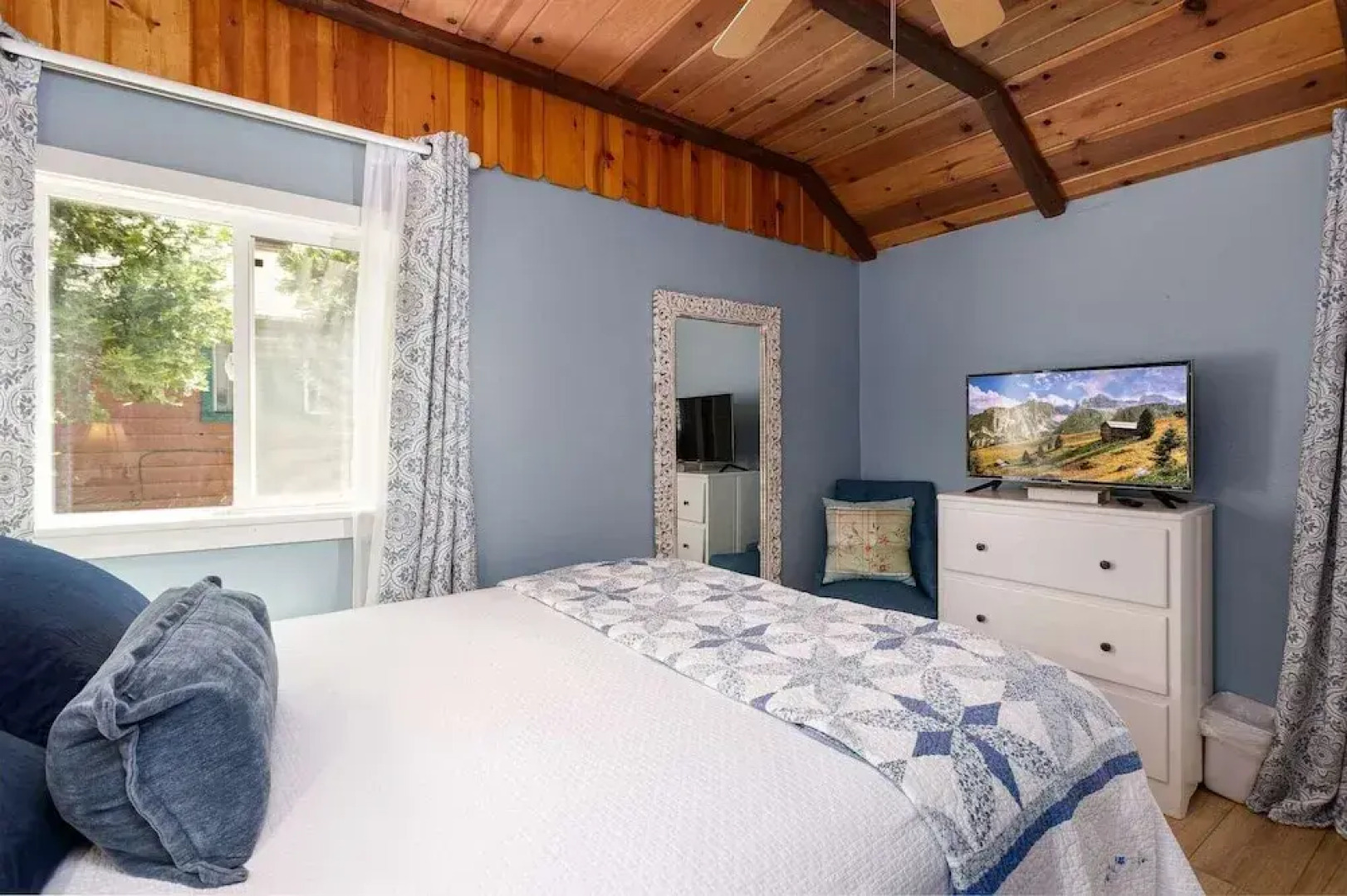 Arrowhead Pine Rose Cabins