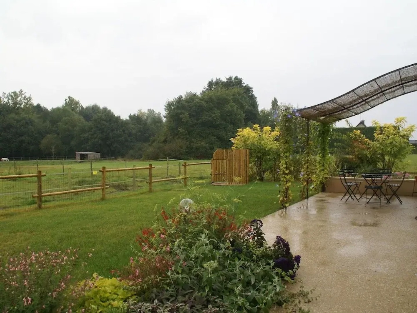 Fine Holiday Home in the Surroundings of Vitry-aux-loges Near Large Swimming Lake