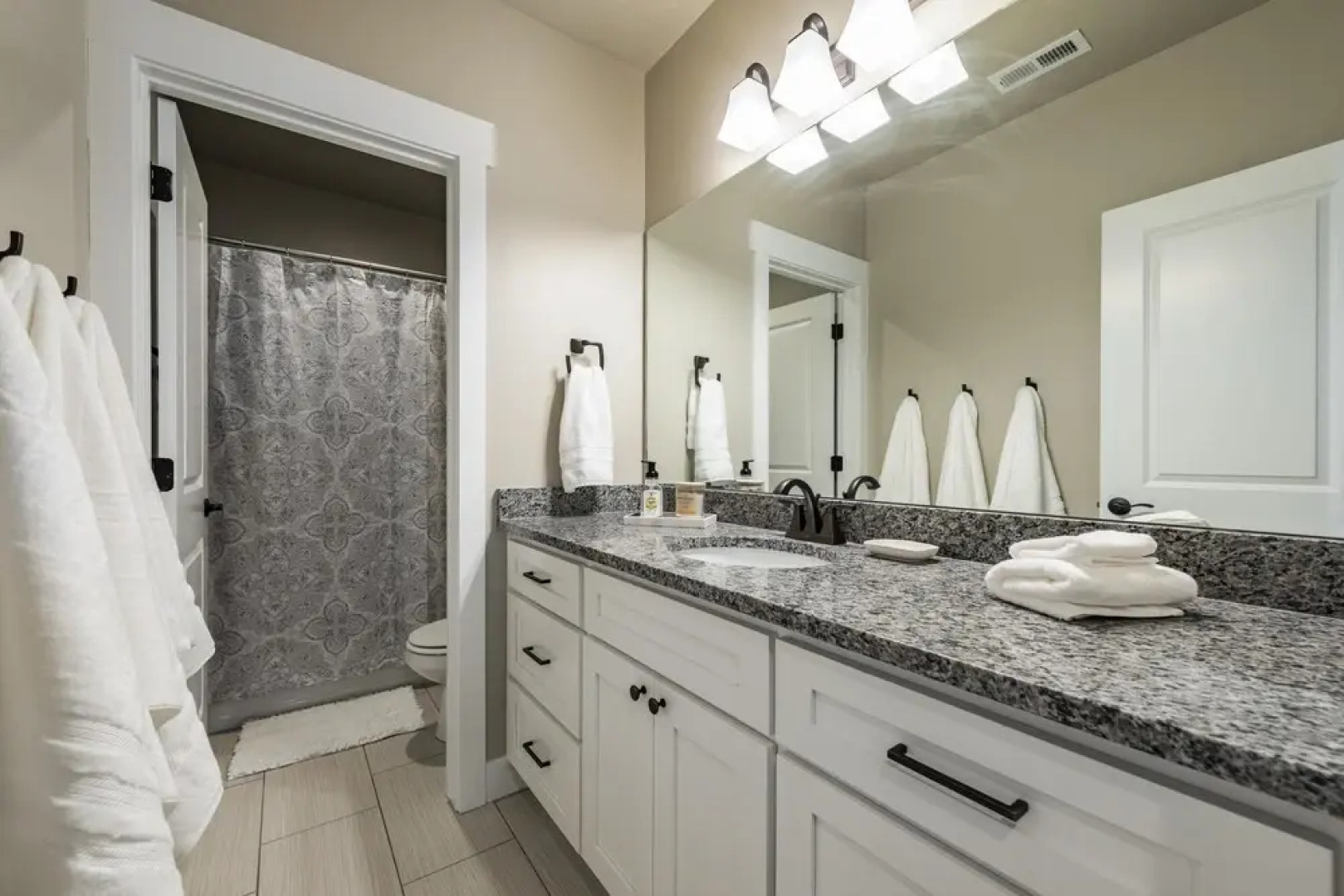 Luxury Designer Home, Beach Access, Pool Access, Private Community - Sleeps 39