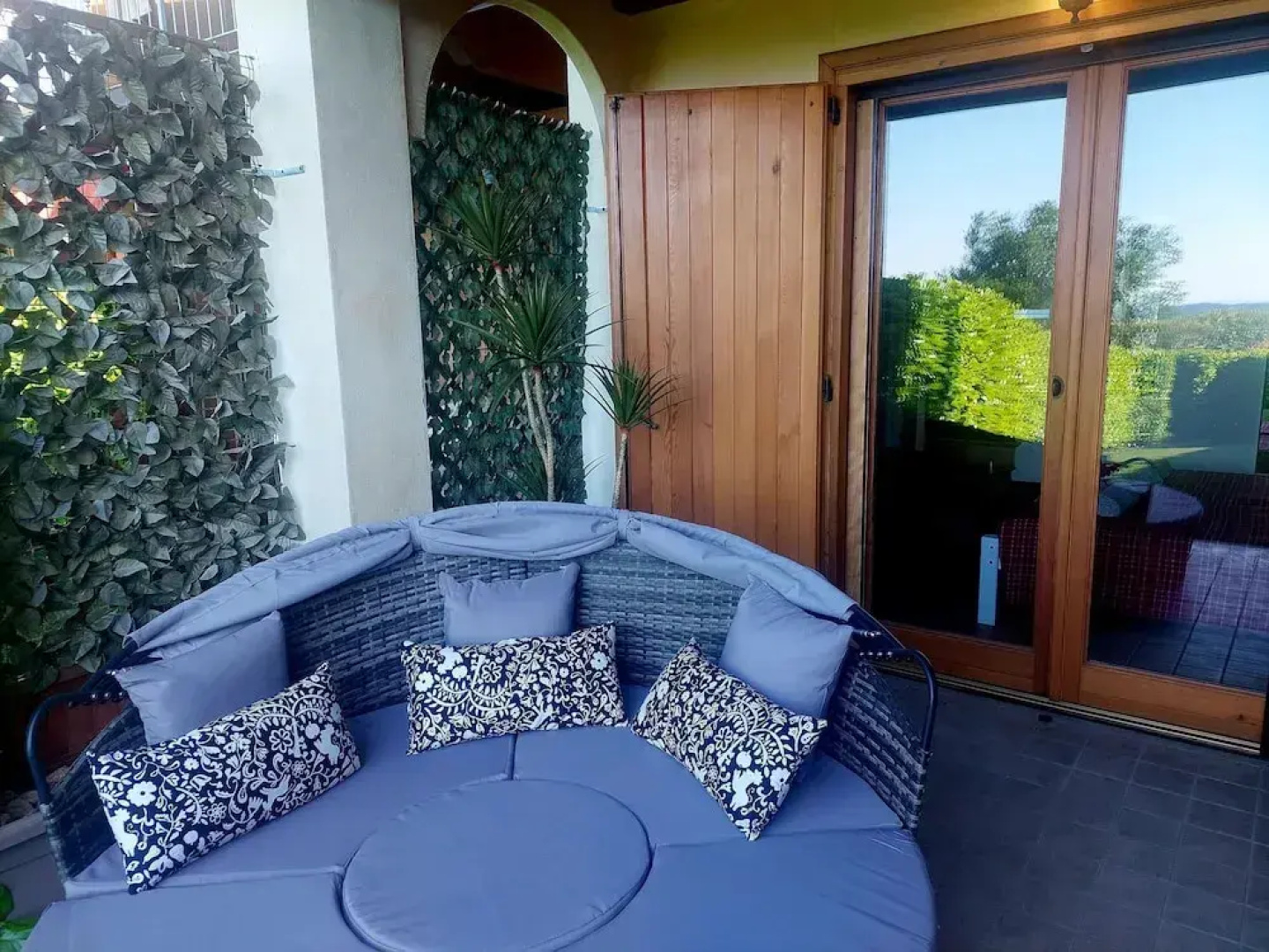 Red Villa With Shared Pool and Private Garden is the new Black on Lake Garda