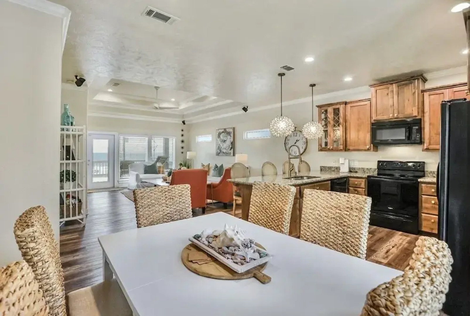 A La Playa 2 Bedroom Home by RedAwning