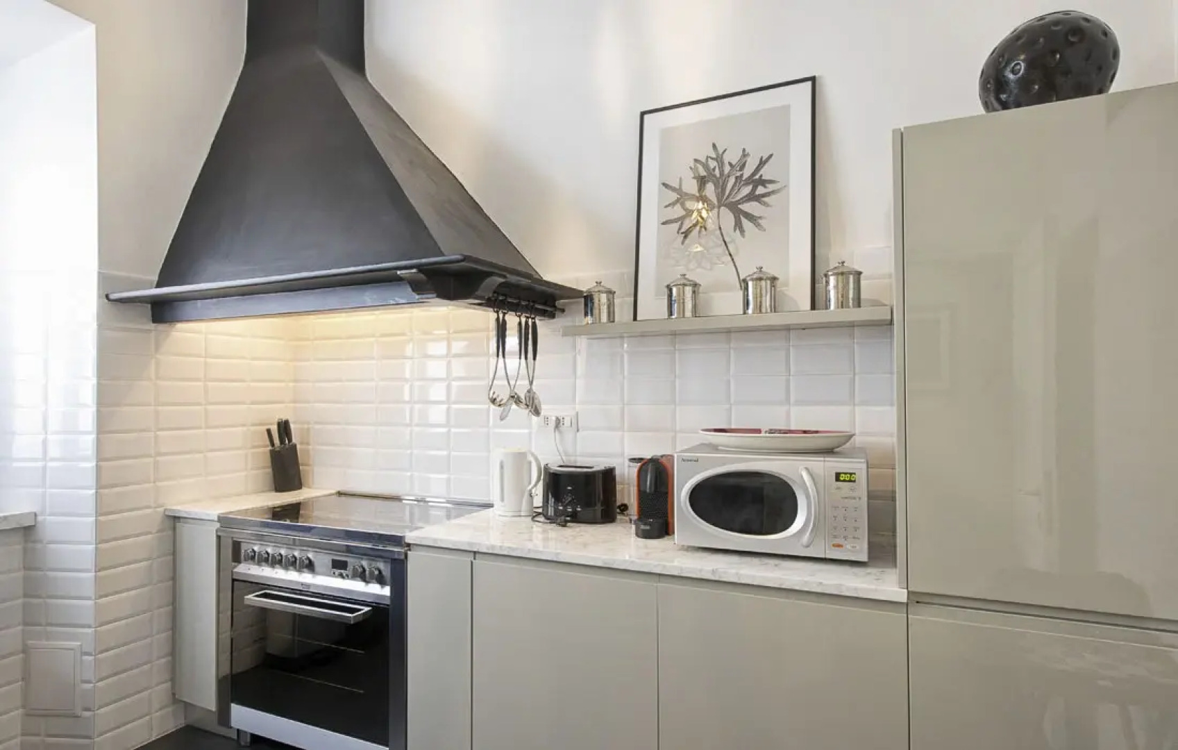 Отель The Independent Suites