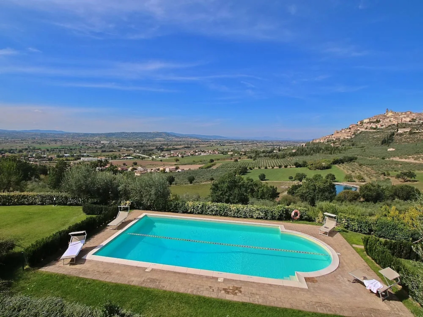 Quaint Farmhouse in Trevi With Swimming Pool