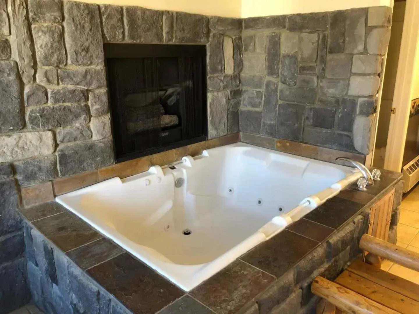Rodeway Inn & Suites Fireside Lodge