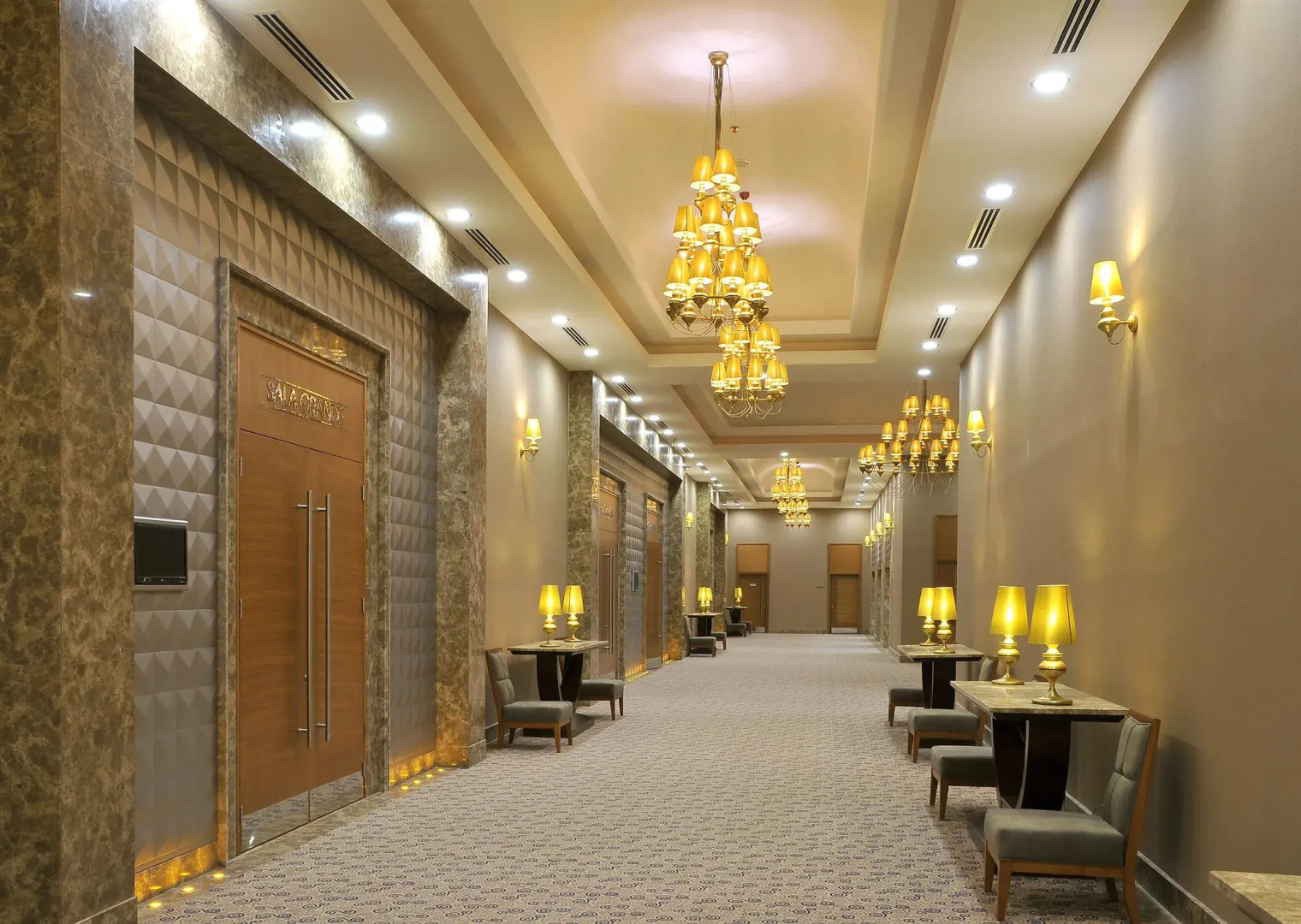 DoubleTree by Hilton Hotel Van