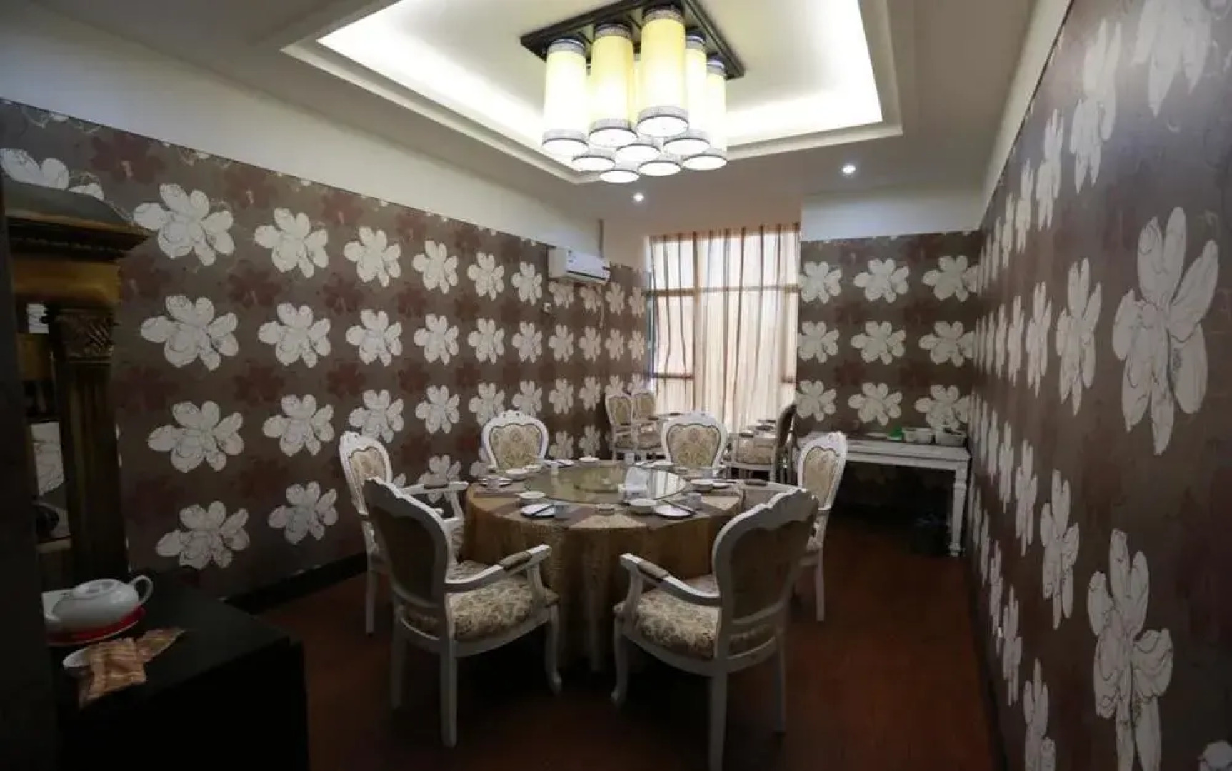 Kaiyue Holiday Hotel