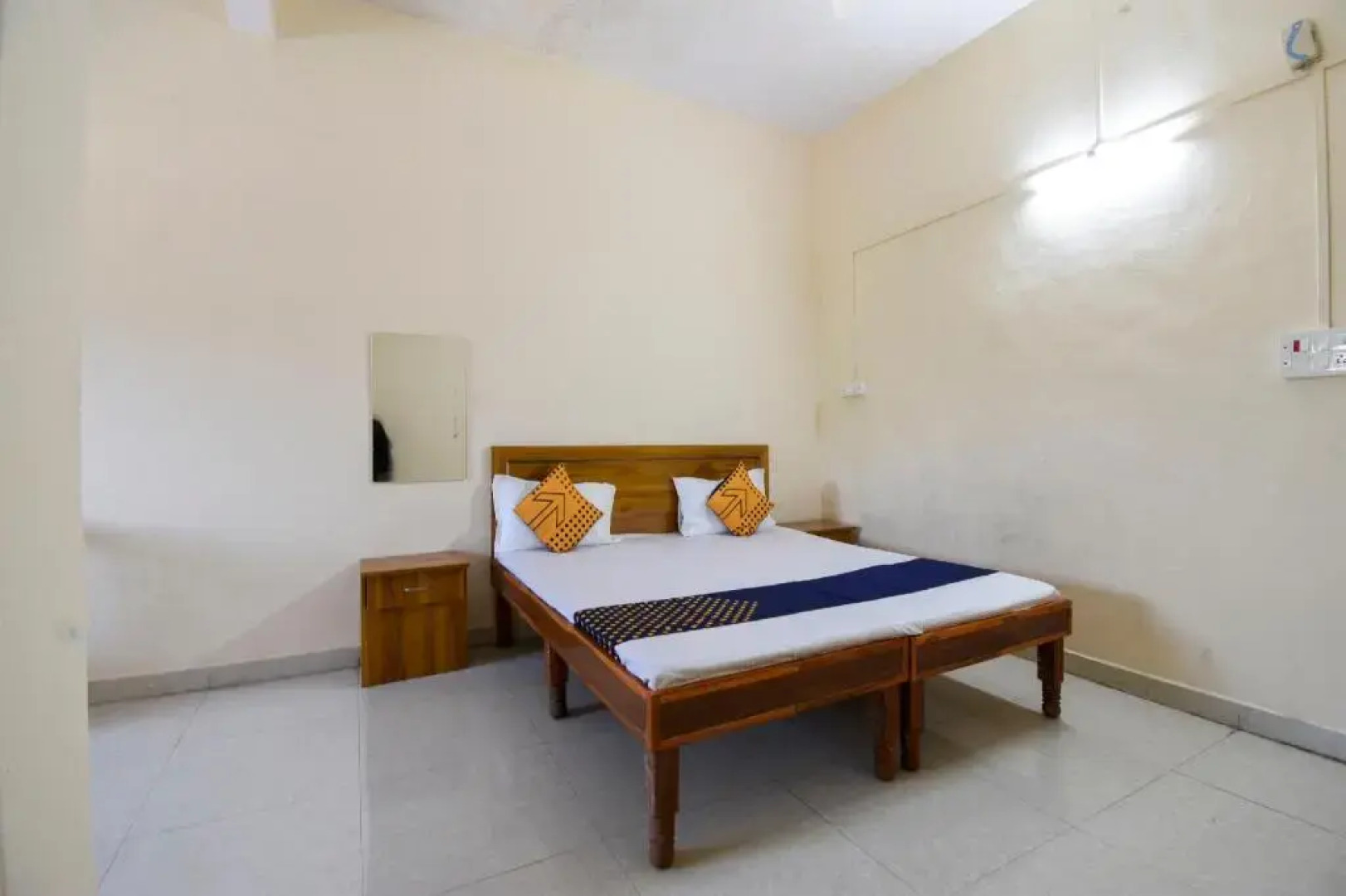 Shraddha Lodging by OYO Rooms