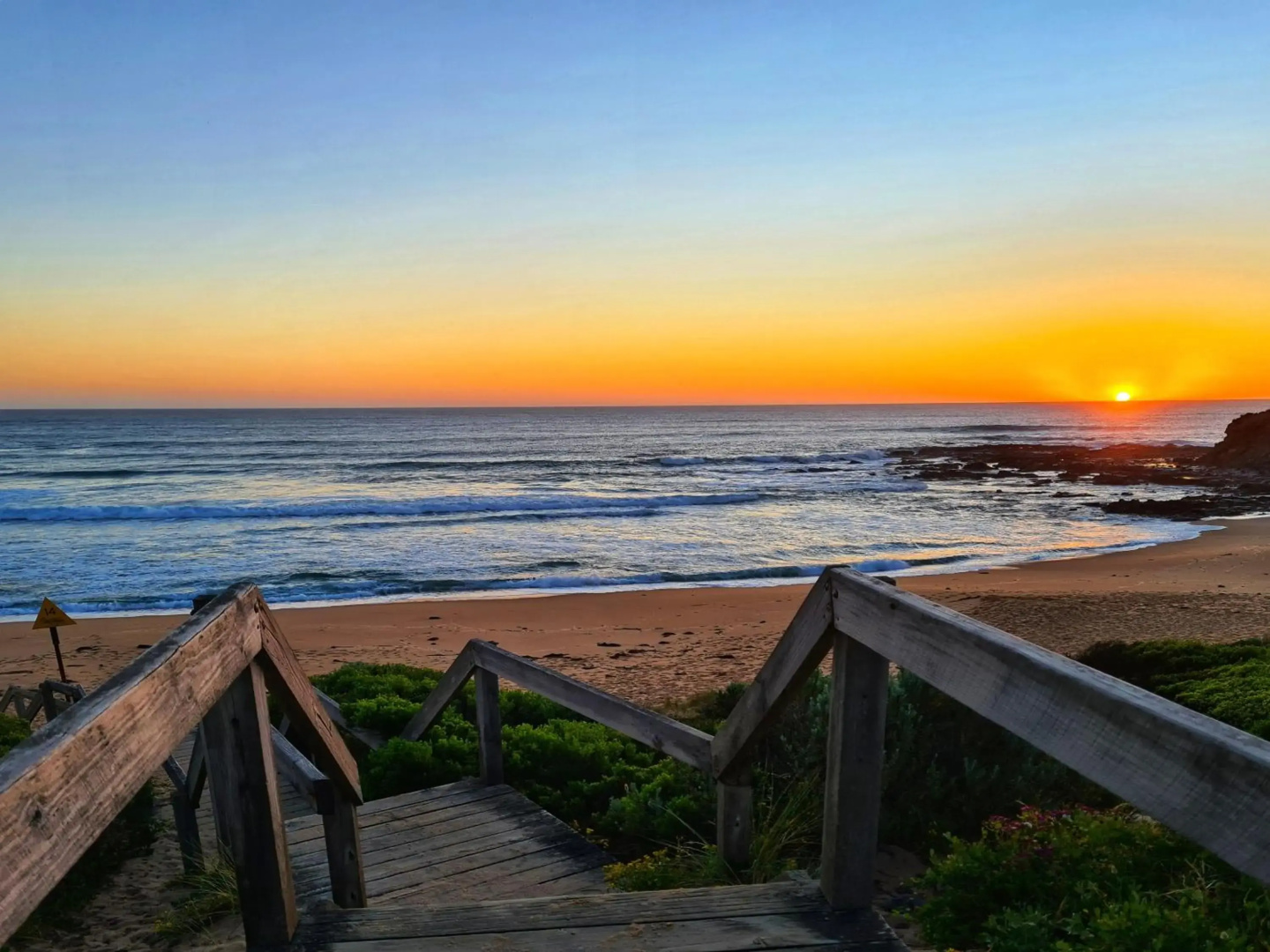 Luxurious Ocean front home, pets welcome, open fire large and spacious