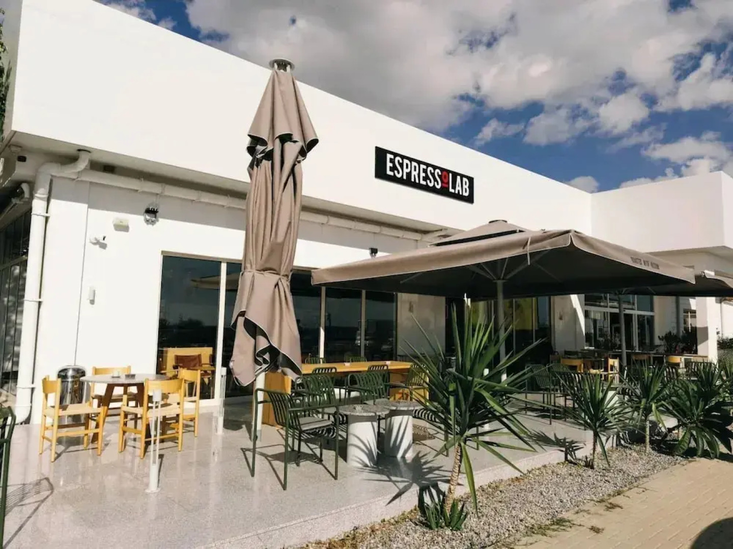 Villa for 9 Guests, Pool, Parking, Walk to Beach