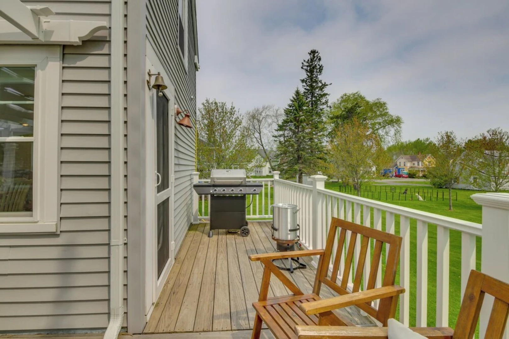 Rockland Home w/ Deck 5 Mins to Historic Downtown!