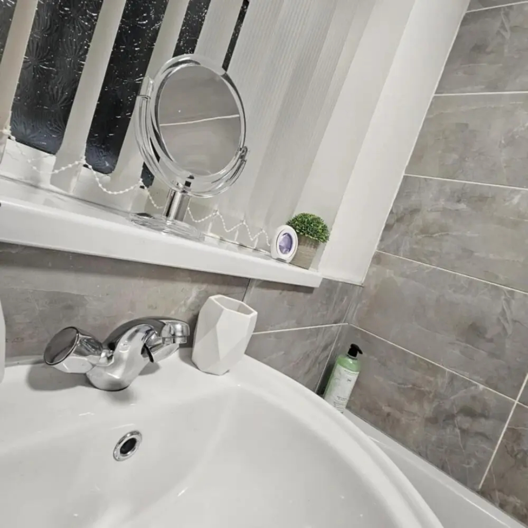 Charming Newcastle Home With Garden, Perfect for Families & Contractors