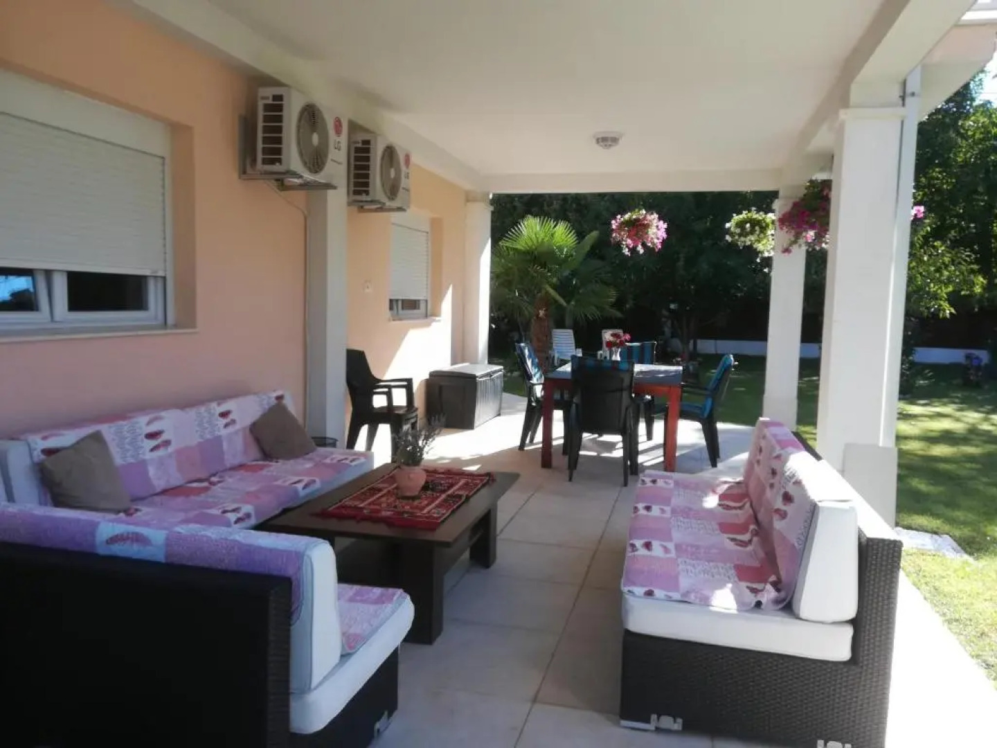 Riverside Guesthouse