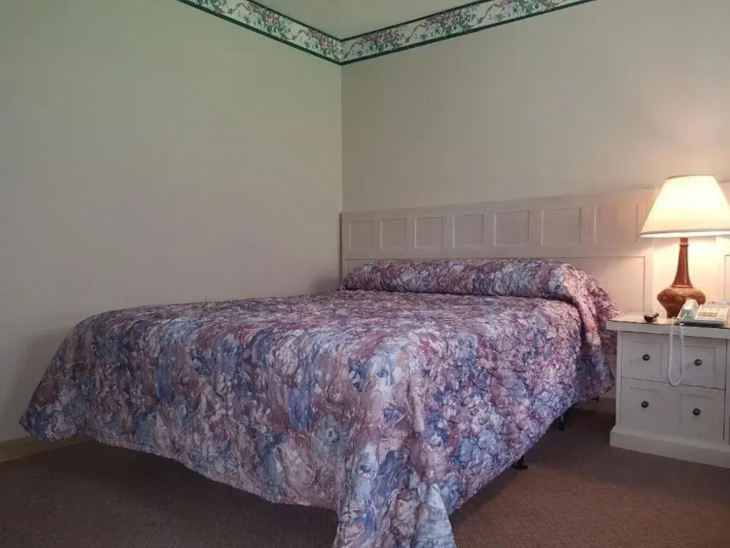 Pioneer Inn by the River