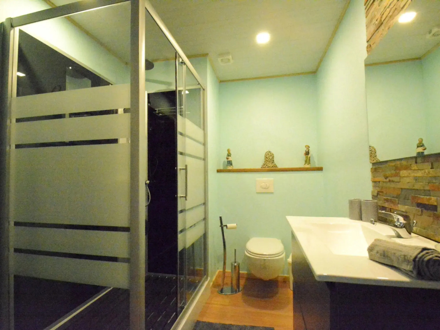 Expansive Holiday Home in Ardennes with Jacuzzi