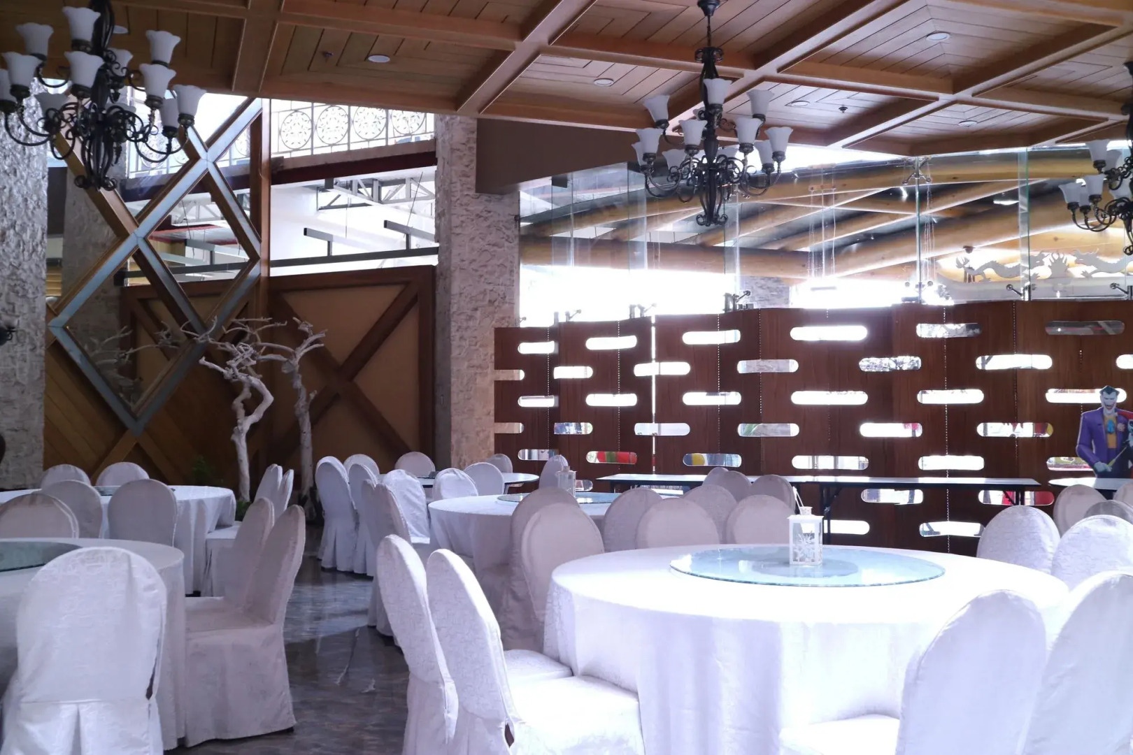 Paragon Hotel and Suites