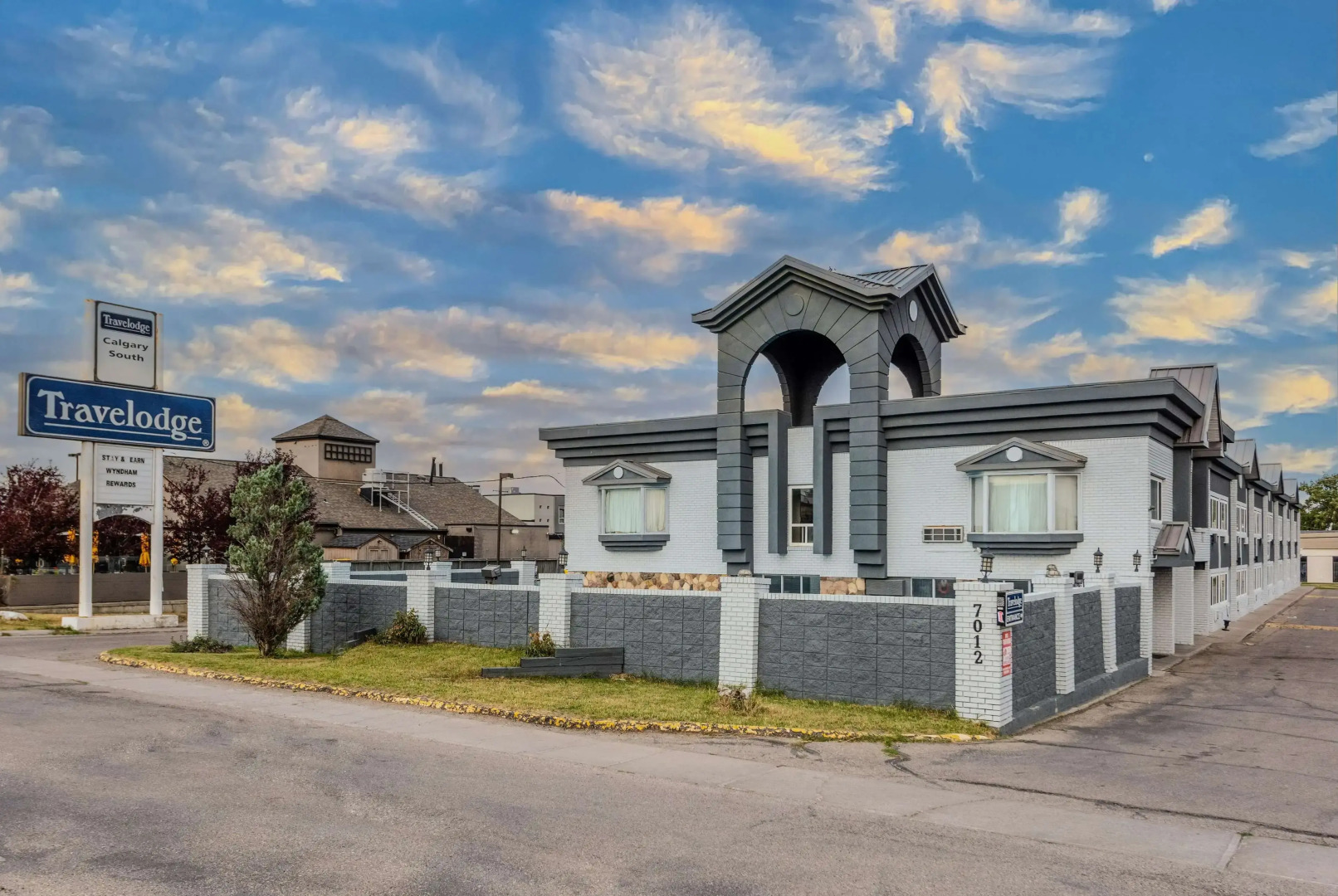 Travelodge by Wyndham Calgary South