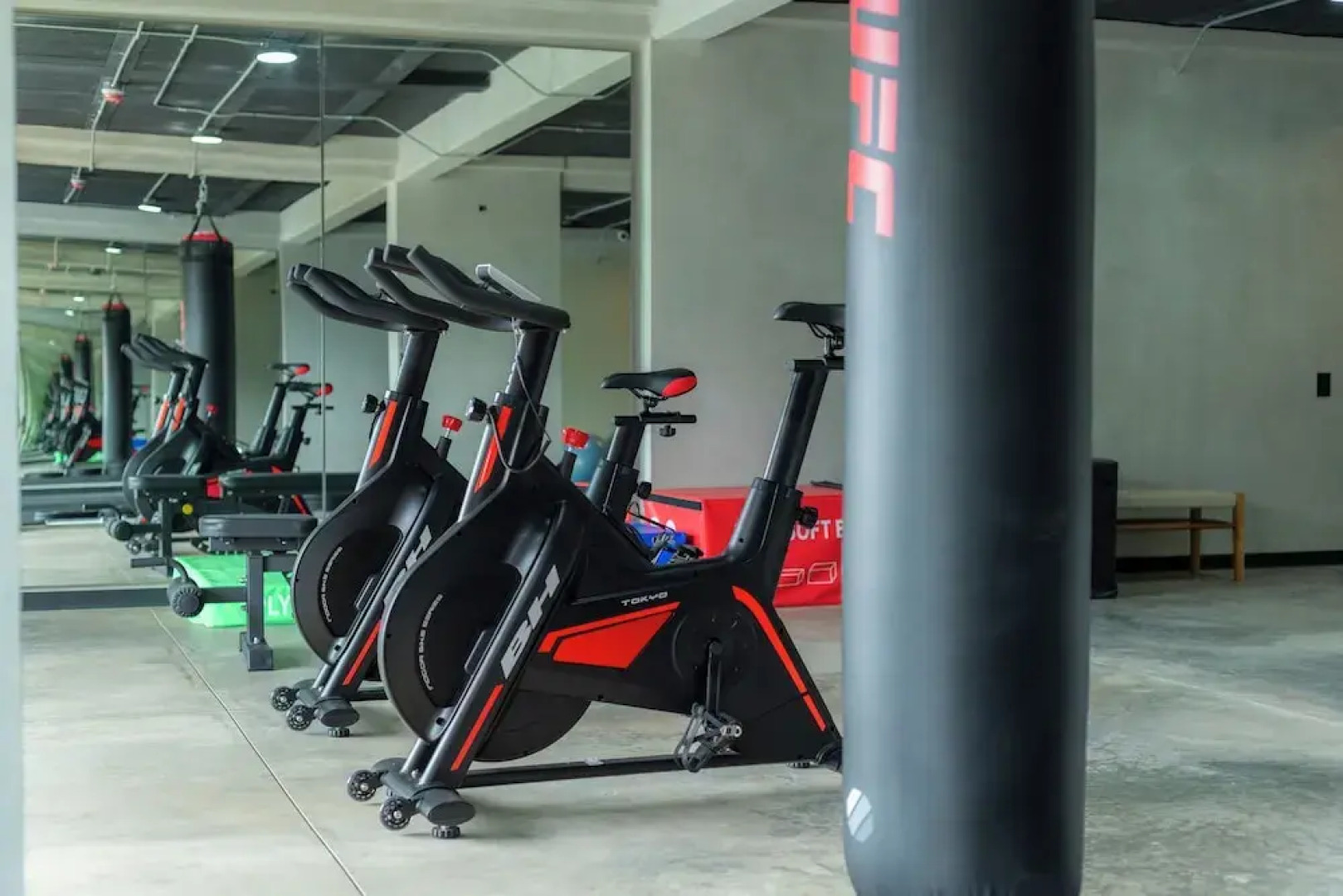 BEE Suites San José - Santa Ana