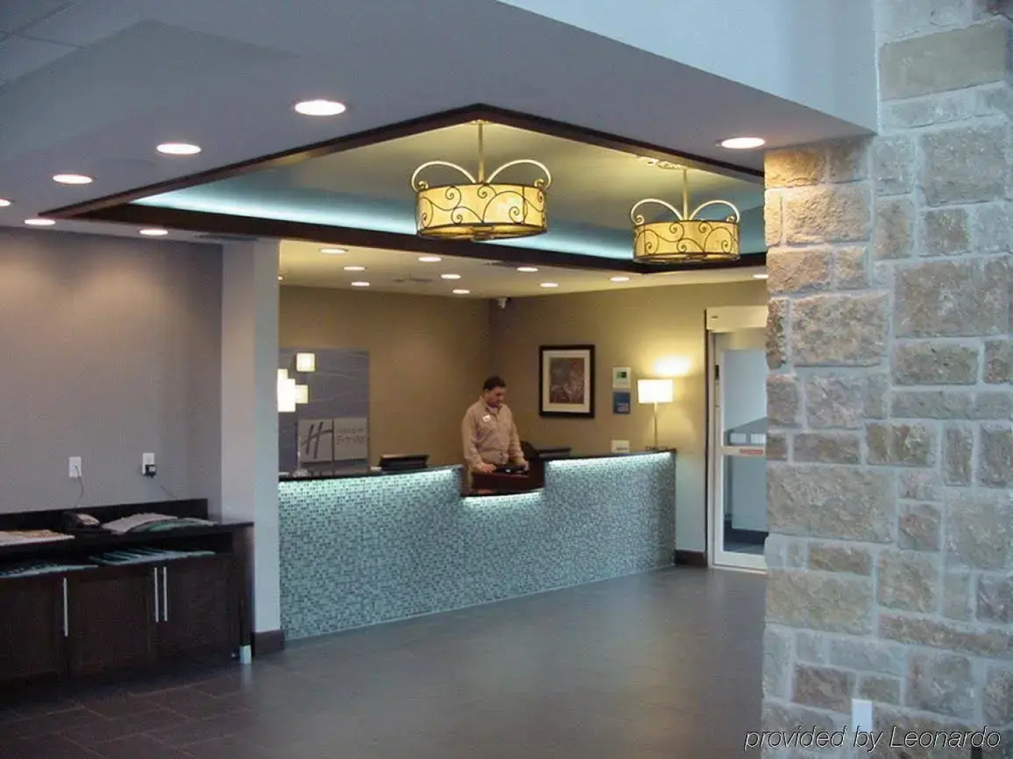 Holiday Inn Express & Suites Fredericksburg by IHG