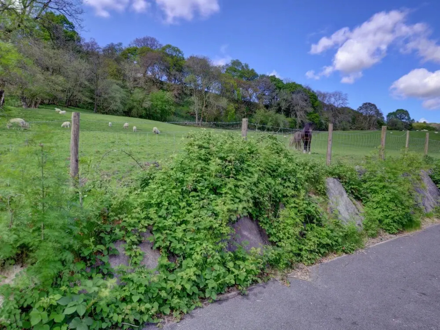 Tranquil holiday home in Swansea near Mountains