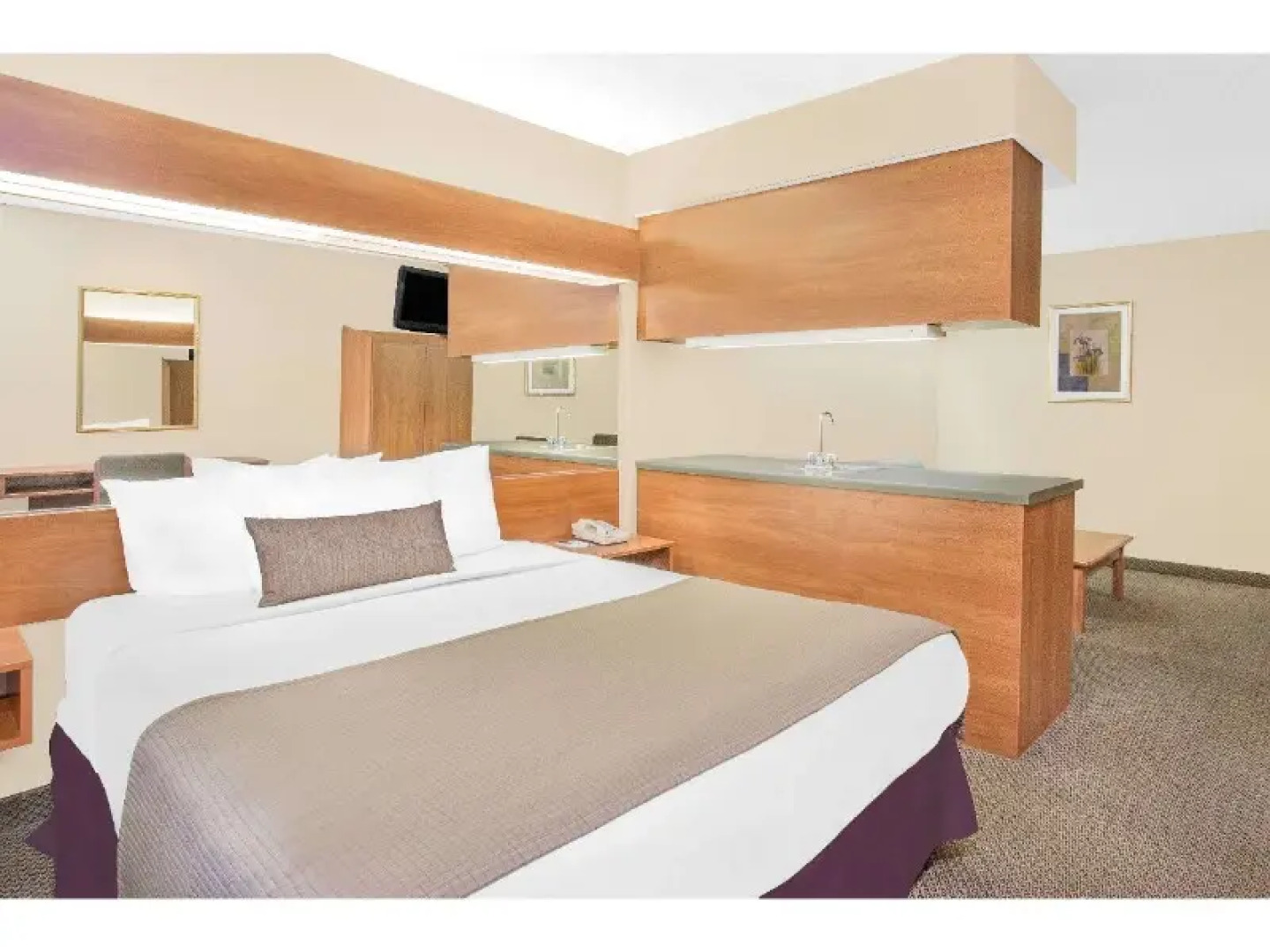 Beckley East Microtel Inn / Suites