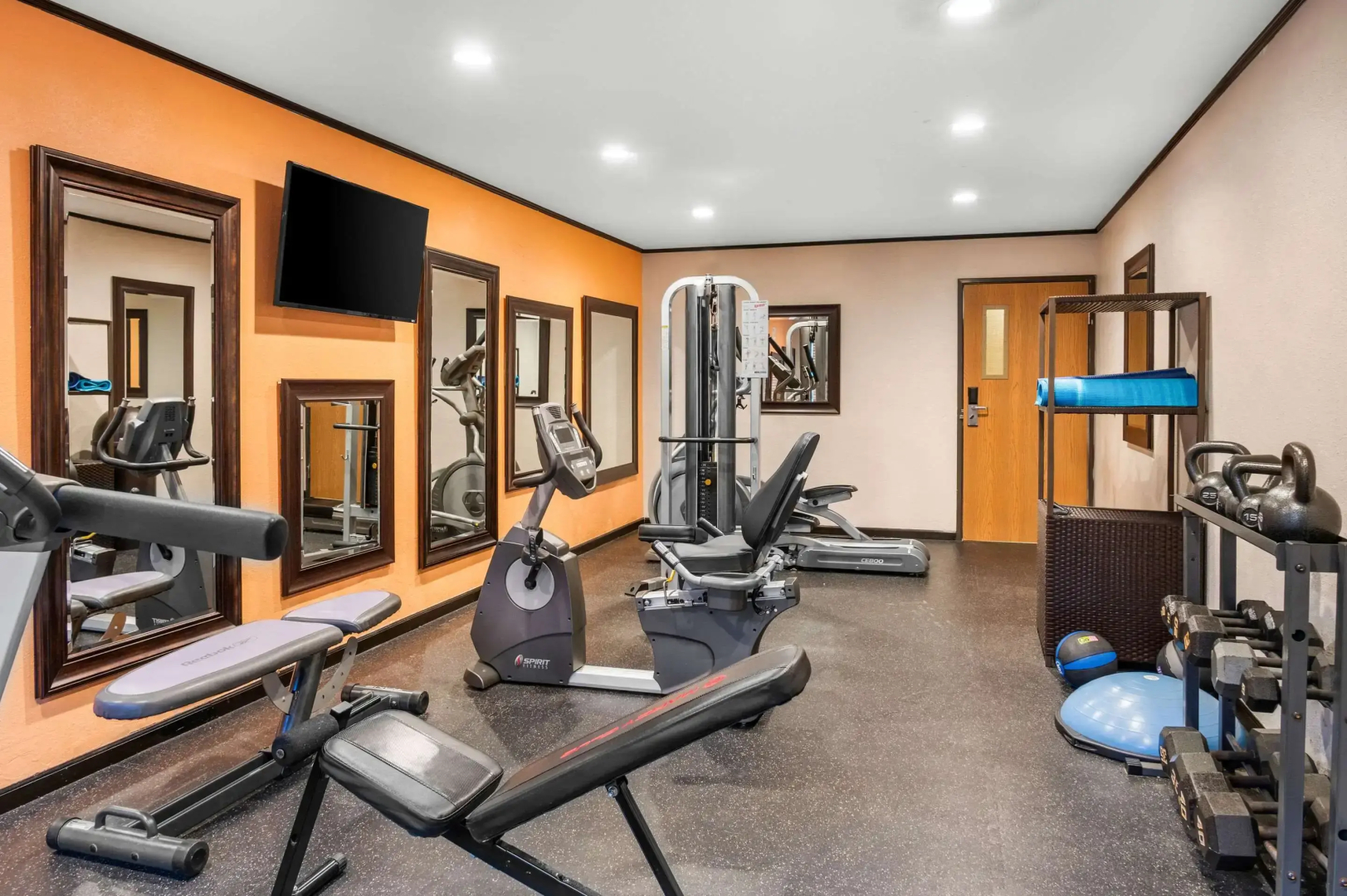 White Pines Inn & Suites