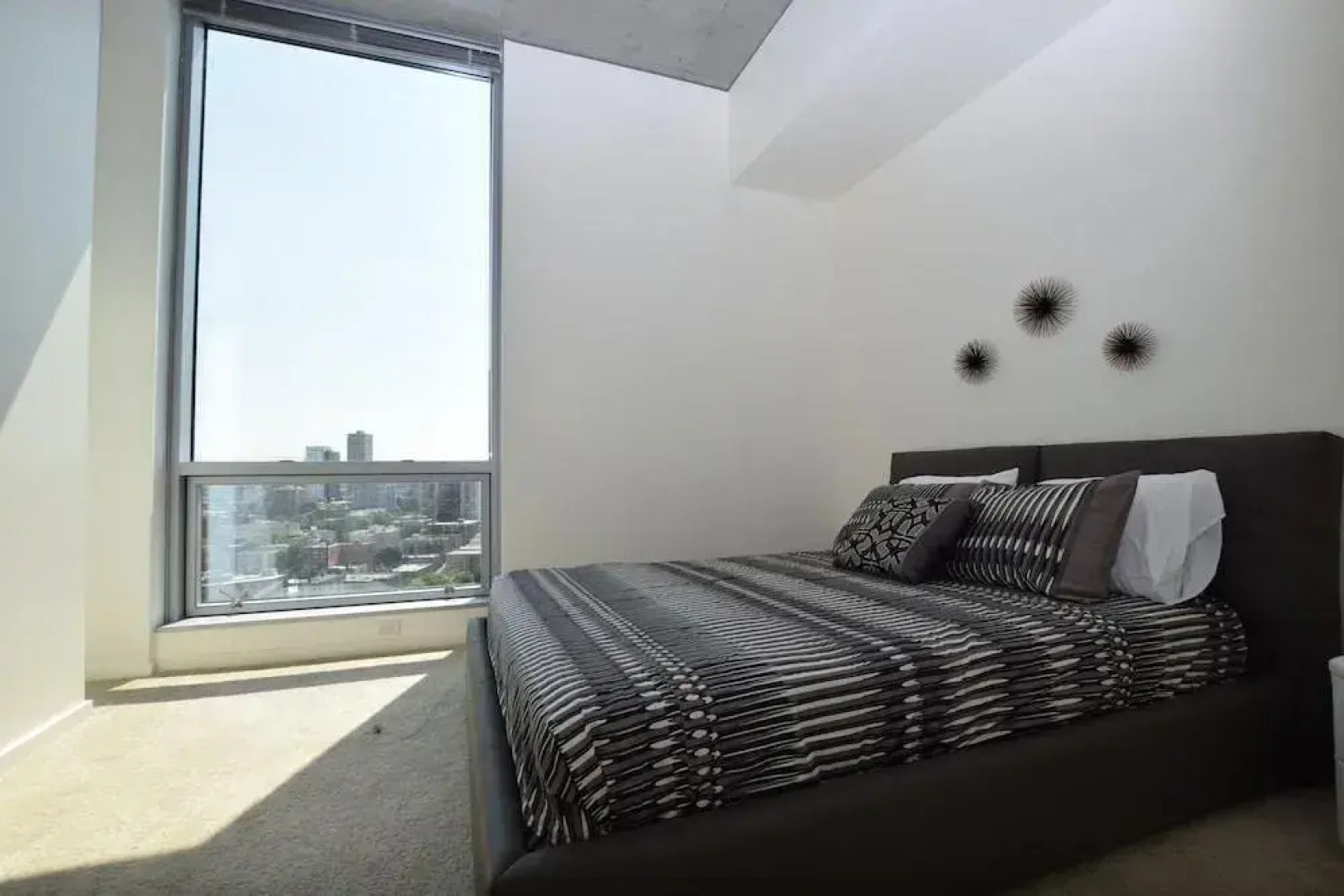 Luxe Hubs Corporate High Rise Apartments on Pine