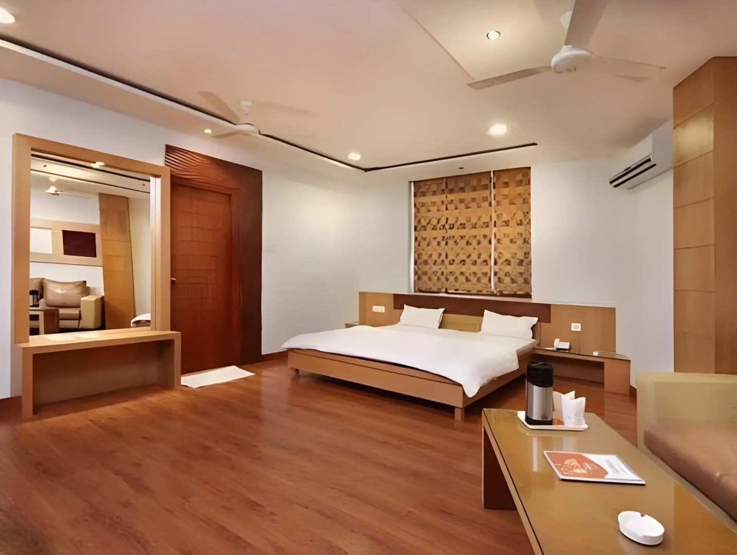 Hotel Mandakini Plaza