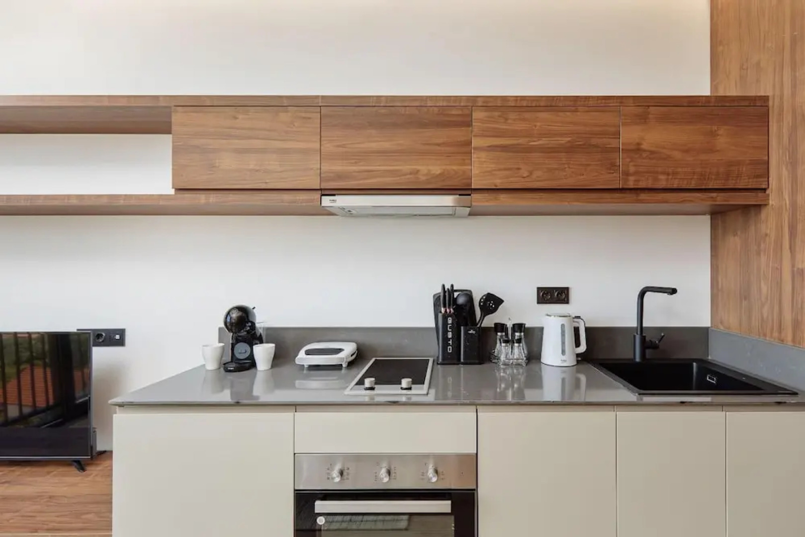 Charming 1-0 Studio in Kotor-kavac With Pool & Spa