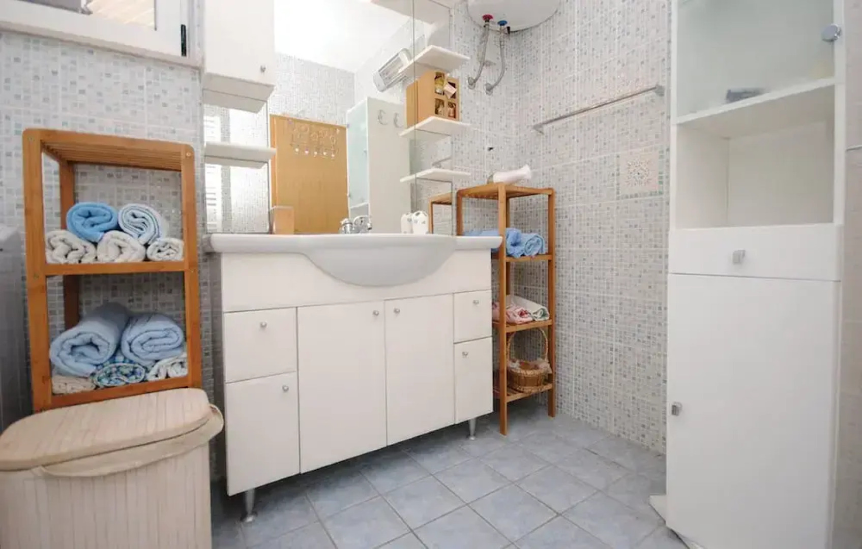 Picturesque Escape Holiday Home With Pool and Sauna