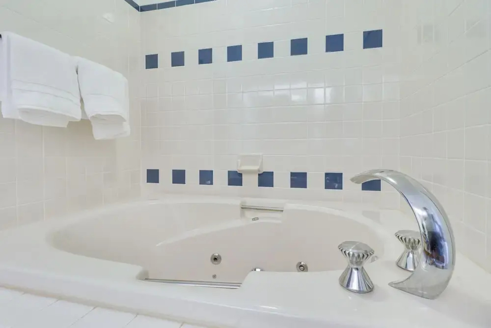 All-season Fun! Wintergreen Resort Condo w/ Views