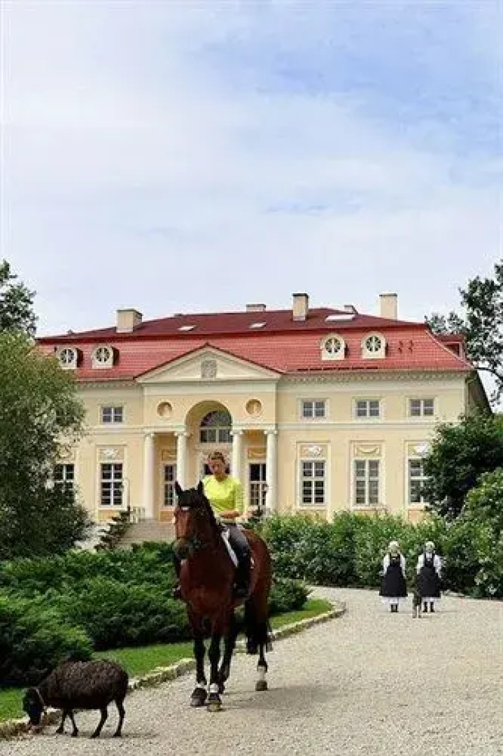 Pałac Alexandrów Wrocław Airport