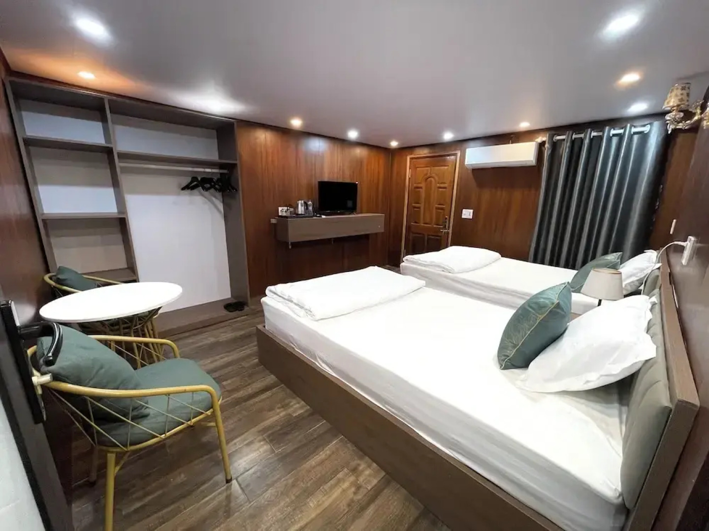 Odyssey Hostel, Tours & Motorbikes Rental