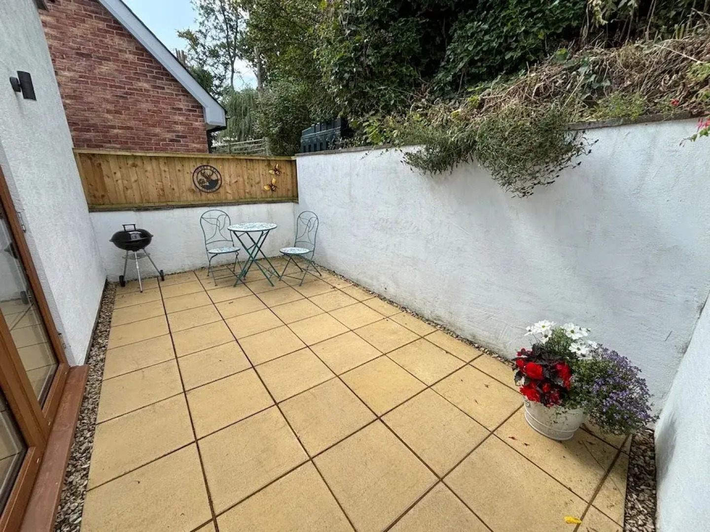 Honey Bee Cottage, Tiny House, Welshpool