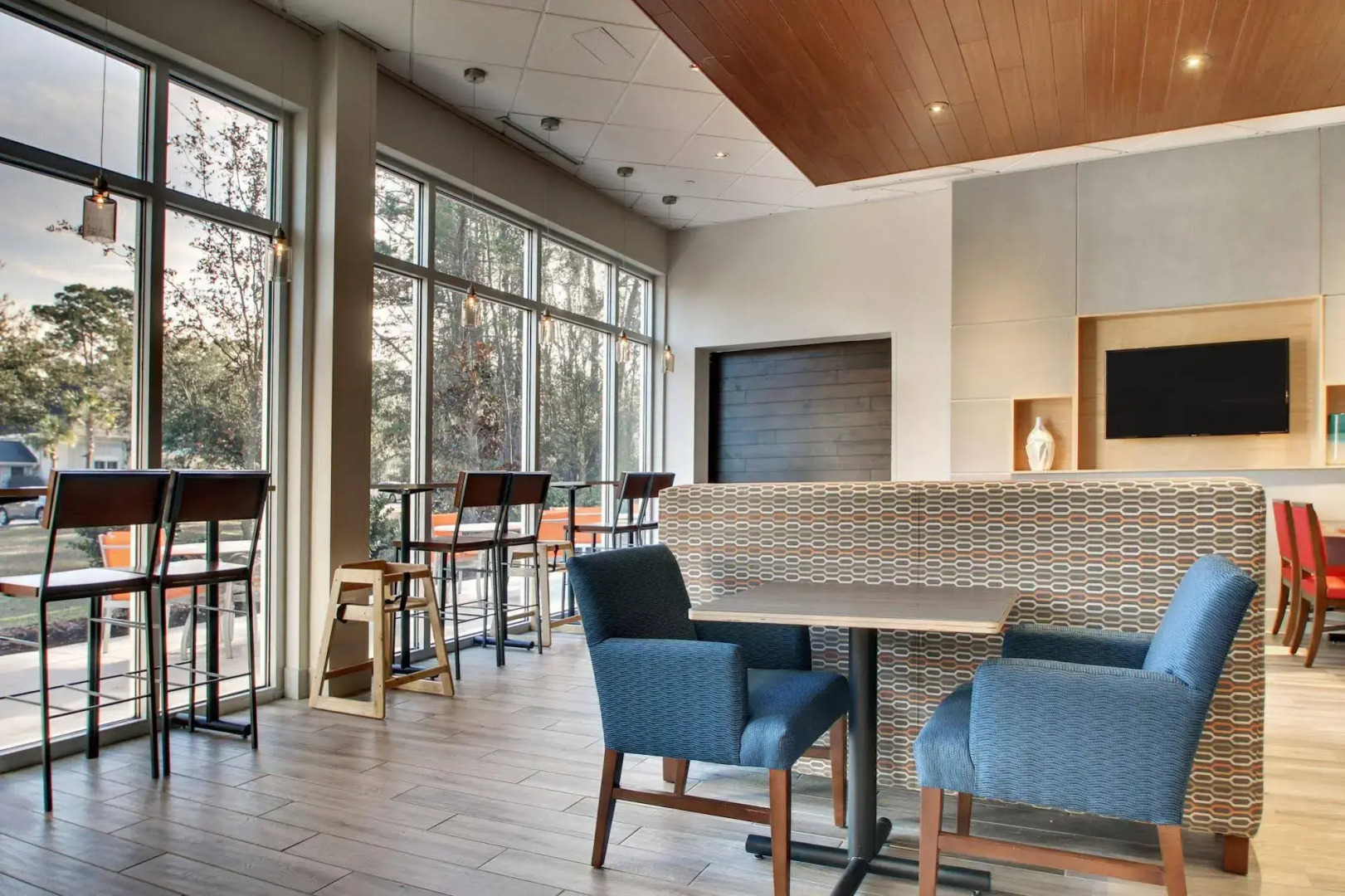 Holiday Inn Express & Suites Charleston NE Mt Pleasant US17 by IHG