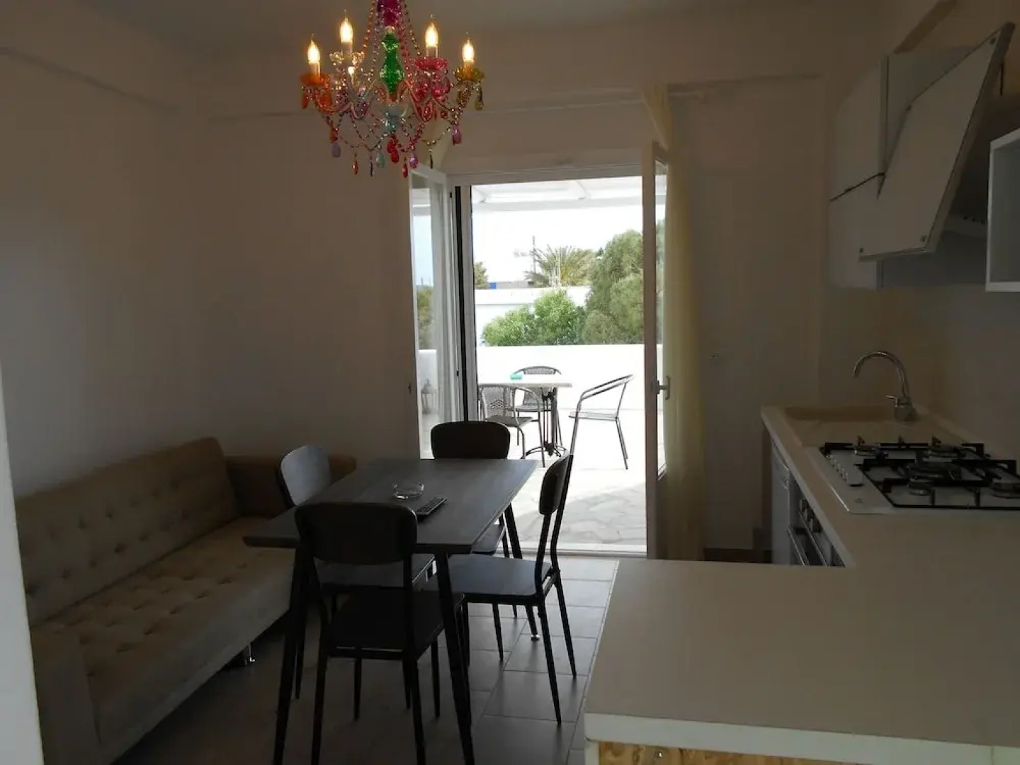 Dahlia Apartments and Studios